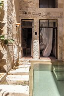 Amalen Suites Adults Only