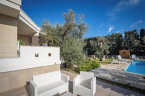 Villa Torricella With Sunny Garden