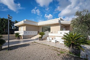 Villa Torricella With Sunny Garden