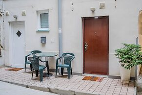 Red Vibe Studio Central 2