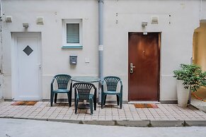 Red Vibe Studio Central 2