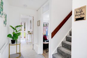 Spacious 4-Bedroom 2-Bath Home in Bywood