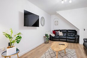 Spacious 4-Bedroom 2-Bath Home in Bywood