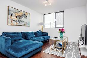 Basildon - 2-bed - Sleeps 5 - Near Train Station