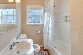 < 1 Mi to Frost Bank Center: Home w/ Deck + Grill!