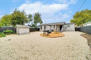 < 1 Mi to Frost Bank Center: Home w/ Deck + Grill!