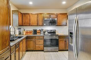 < 1 Mi to Frost Bank Center: Home w/ Deck + Grill!