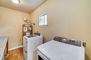 < 1 Mi to Frost Bank Center: Home w/ Deck + Grill!