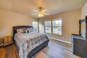 < 1 Mi to Frost Bank Center: Home w/ Deck + Grill!