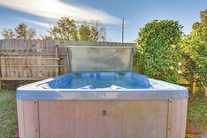 Sunny Retreat w/ Hot Tub in Fort Walton Beach!