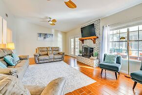 Sunny Retreat w/ Hot Tub in Fort Walton Beach!