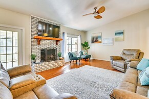 Sunny Retreat w/ Hot Tub in Fort Walton Beach!