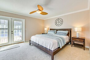 Sunny Retreat w/ Hot Tub in Fort Walton Beach!