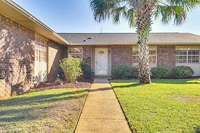 Sunny Retreat w/ Hot Tub in Fort Walton Beach!