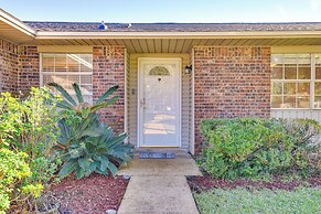 Sunny Retreat w/ Hot Tub in Fort Walton Beach!