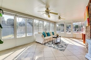 Sunny Retreat w/ Hot Tub in Fort Walton Beach!