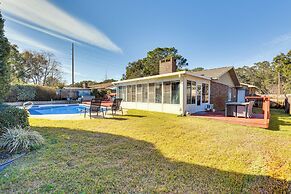 Sunny Retreat w/ Hot Tub in Fort Walton Beach!