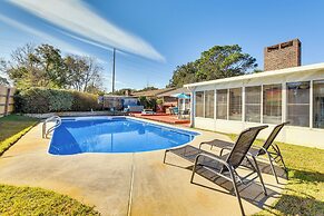 Sunny Retreat w/ Hot Tub in Fort Walton Beach!