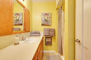 7 Mi to Clear Lake: Home w/ Peaceful Deck!