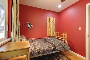 7 Mi to Clear Lake: Home w/ Peaceful Deck!