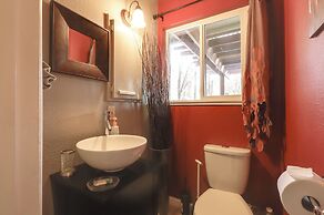 7 Mi to Clear Lake: Home w/ Peaceful Deck!