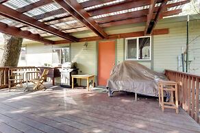 7 Mi to Clear Lake: Home w/ Peaceful Deck!