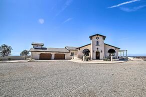 Chic Paradise Home w/ Terrace: 13 Mi to Wineries!