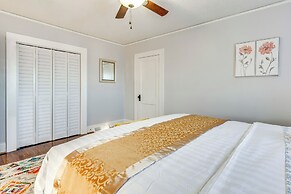 2 Mi to Village Park: Family & Pet-friendly Home