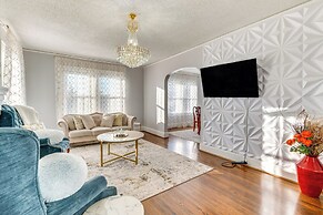 2 Mi to Village Park: Family & Pet-friendly Home