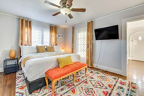 2 Mi to Village Park: Family & Pet-friendly Home