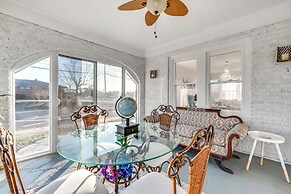 2 Mi to Village Park: Family & Pet-friendly Home