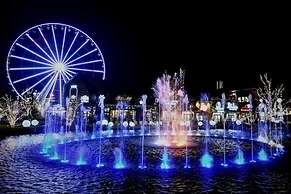 Spectacular Home w Hot Tub Fireplace Jacuzzi