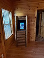 Spectacular Home w Hot Tub Fireplace Jacuzzi