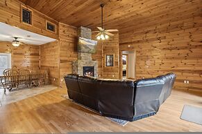Spectacular Home w Hot Tub Fireplace Jacuzzi