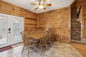 Spectacular Home w Hot Tub Fireplace Jacuzzi