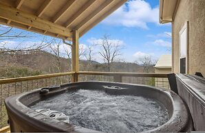 Spectacular Home w Hot Tub Fireplace Jacuzzi