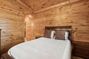 Spectacular Home w Hot Tub Fireplace Jacuzzi