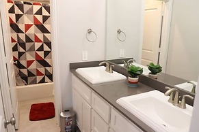 Spacious Home w Putting Green -for Extended Stays