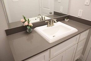 Spacious Home w Putting Green -for Extended Stays