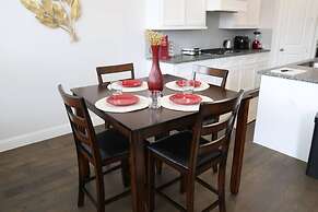 Spacious Home w Putting Green -for Extended Stays