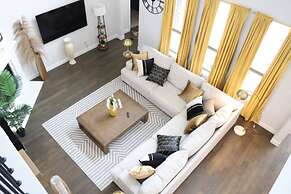 Spacious Home w Putting Green -for Extended Stays