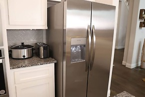 Spacious Home w Putting Green -for Extended Stays