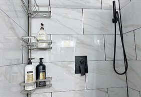 Affordable Downtown Studio With Full Kitchen 32A