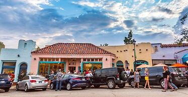 Urban Winter Escape Near Bricktown 1ZB 32B