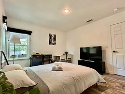 Urban Winter Escape Near Bricktown 1ZB 32B