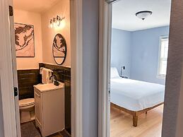 Affordable 2BR Getaway Near Plaza District Lilac1