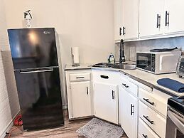 Affordable 2BR Getaway Near Plaza District Lilac1