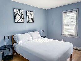 Affordable 2BR Getaway Near Plaza District Lilac1