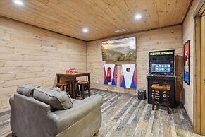 Fantastic Cabin w Gameroom Hot Tub Fireplace