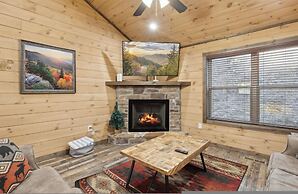 Fantastic Cabin w Gameroom Hot Tub Fireplace